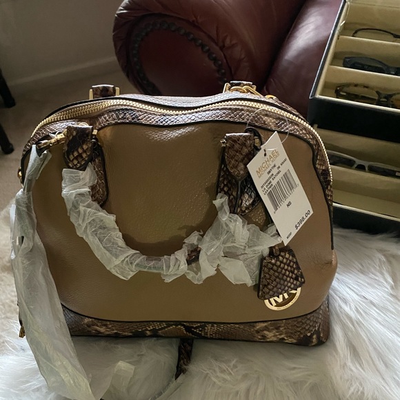 Michael Kors pebbled Leather two Tone Satchel - Picture 2 of 10